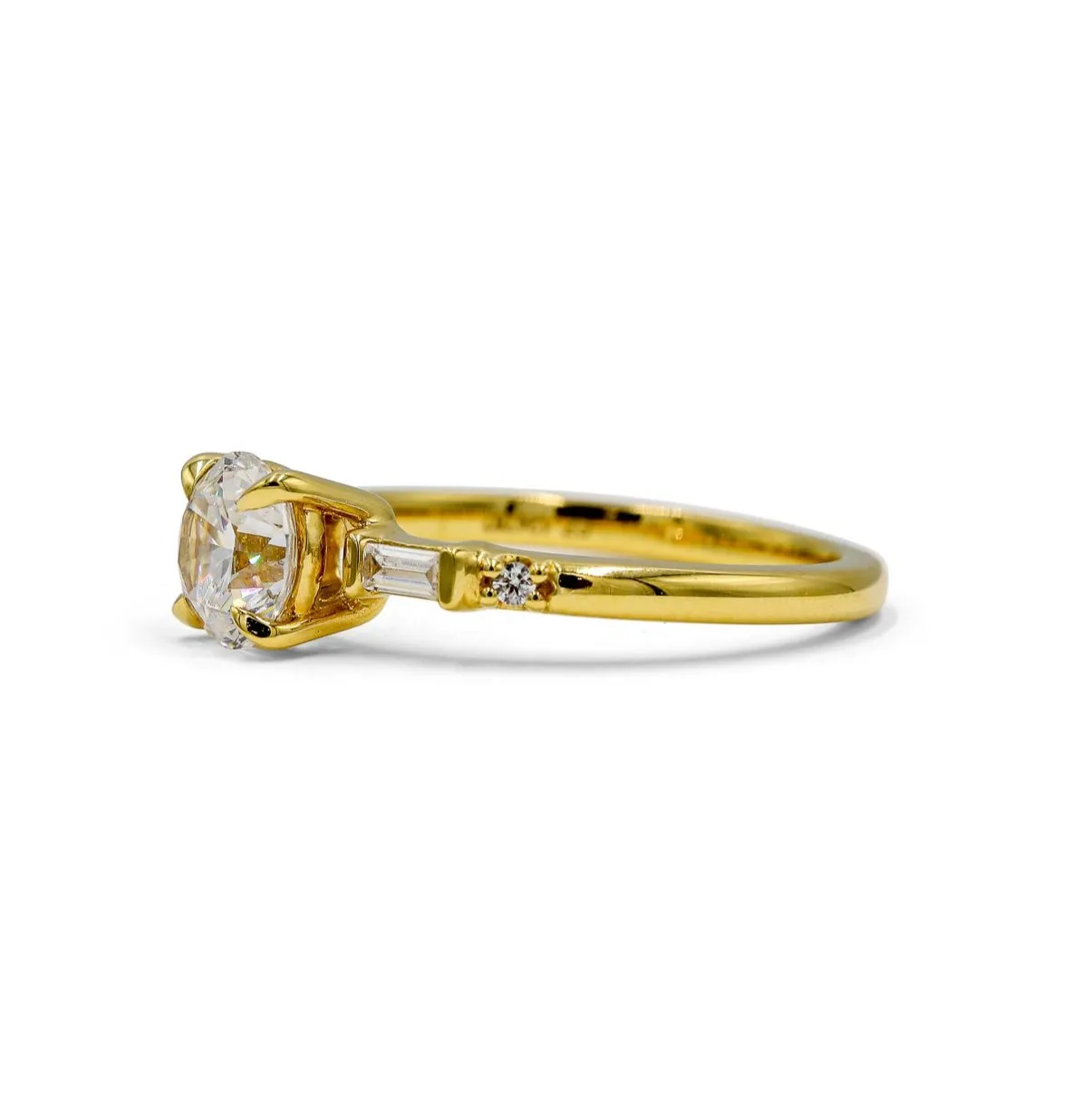 14ky .20ctw Round & Baguette Diamond Ring