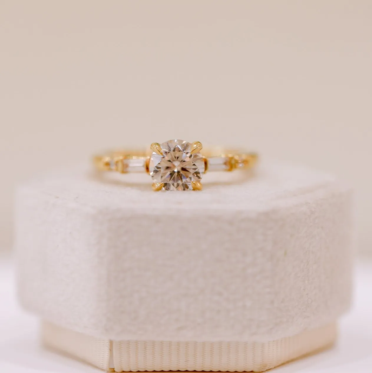 14ky .20ctw Round & Baguette Diamond Ring