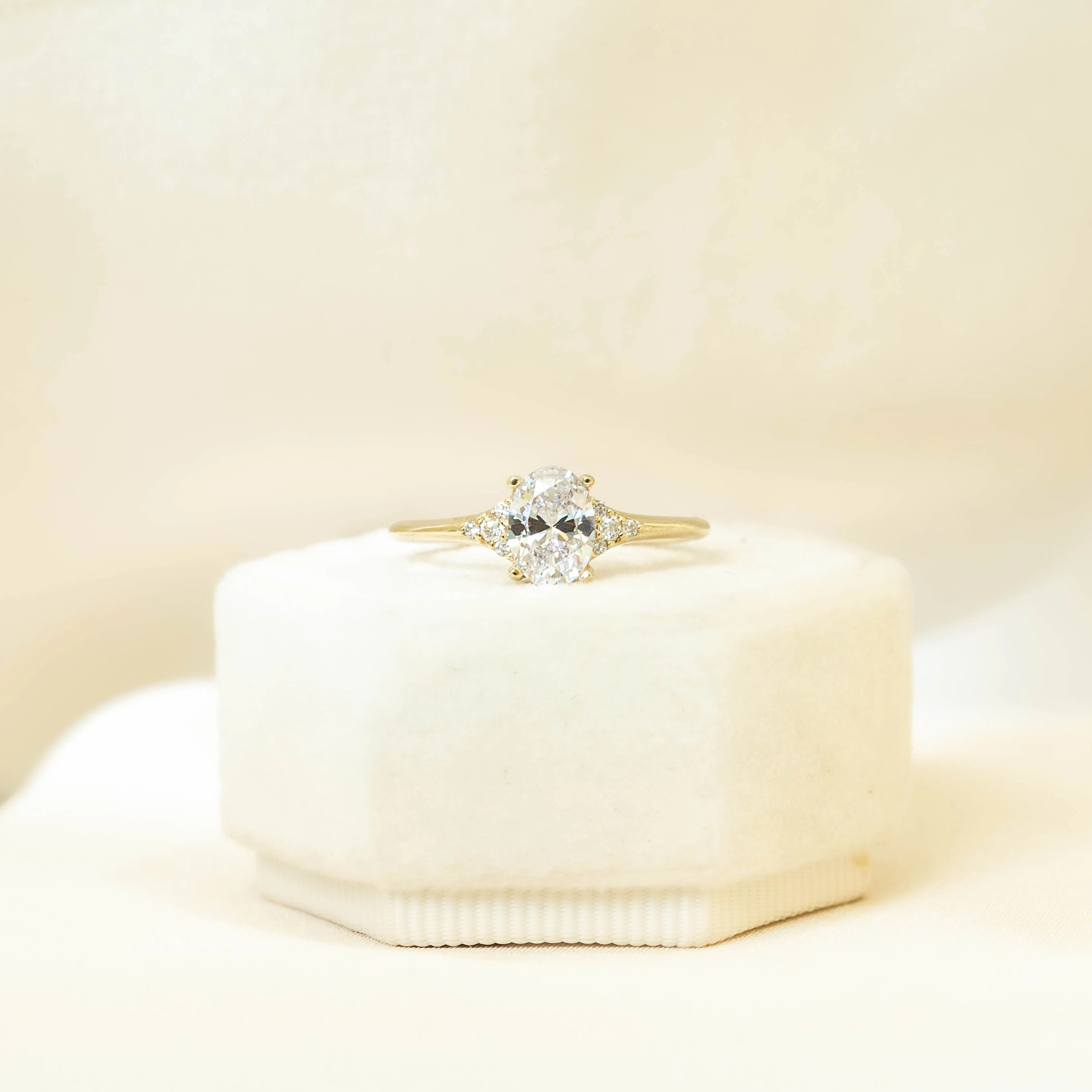 14ky Oval-Shaped Encrusted Tapered Diamond Ring