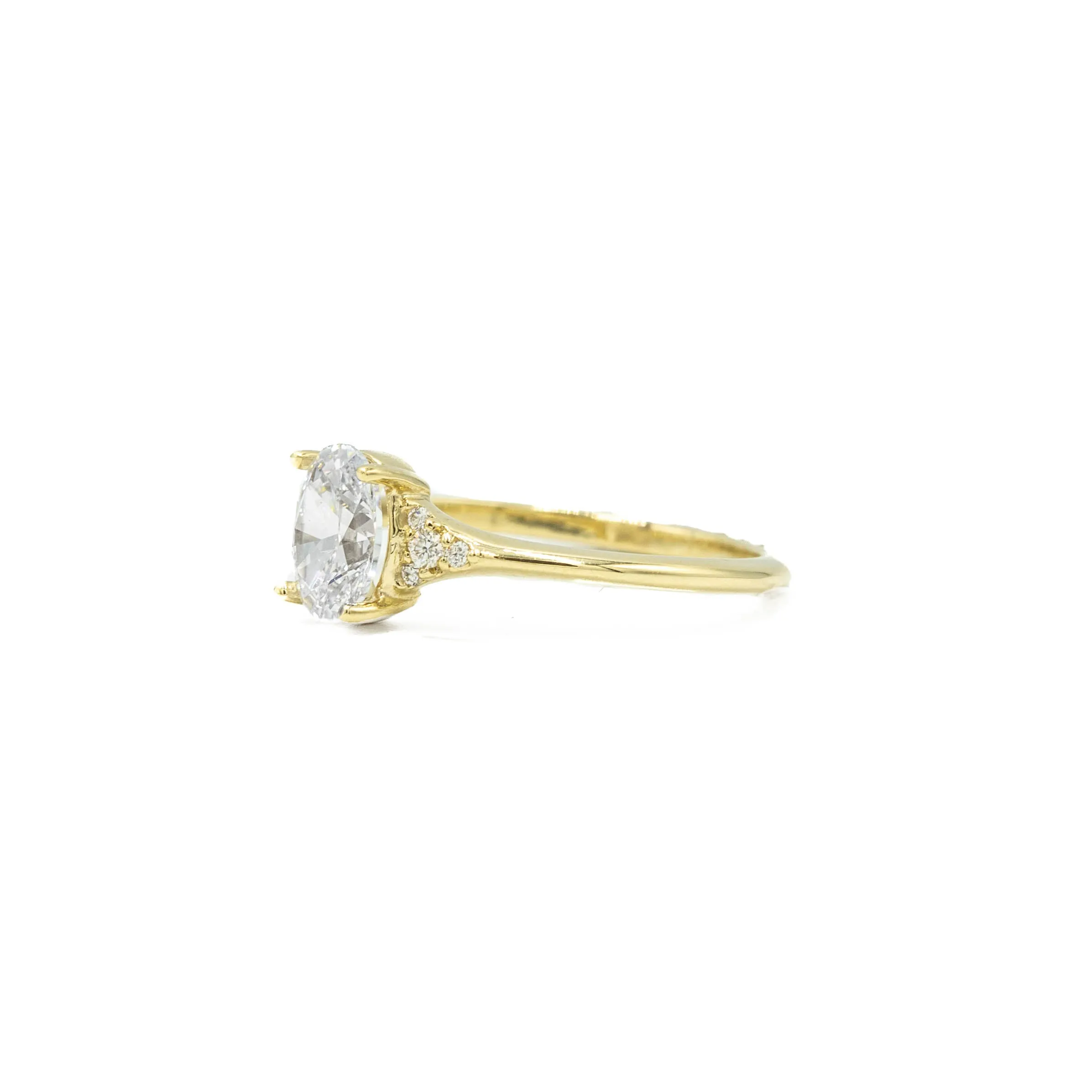 14ky Oval-Shaped Encrusted Tapered Diamond Ring