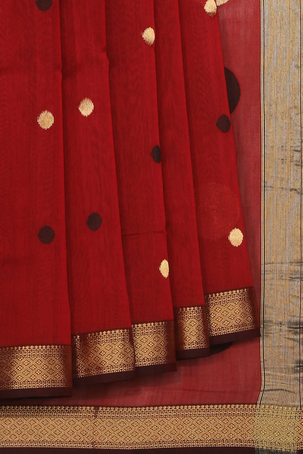 Simple Yet Elegant Cotton Silk Maroon Saree